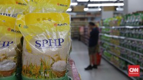 Zulhas Ajak Masyarakat Beralih ke SPHP Bulog Imbas Mahal Beras Premium