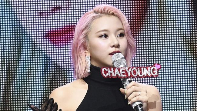 Chaeyoung TWICE meminta maaf usai mengunggah foto yang memperlihatkan dirinya memakai kaus berlogo Nazi. Foto tersebut menuai kontroversi di media sosial.