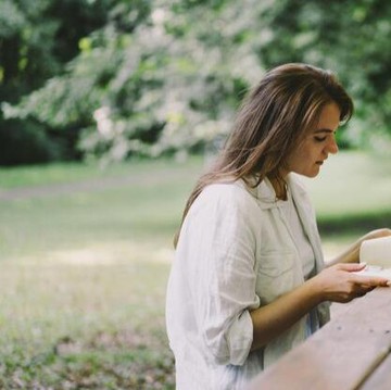 img-title Jangan Minder! 5 Kelebihan Ini Bikin Introvert Nggak Kalah Keren Dibandingkan Ekstrovert