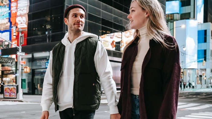 5 Zodiak yang Hidupnya Jauh dari Drama Cinta, Paling Nggak Suka Cari 'Penyakit' dengan Pasangan!