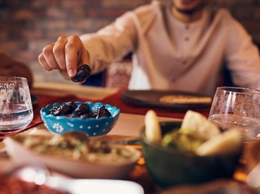 img-title Viral Bukber di Rumah Nonis, Momen Salat Menghadap Patung Yesus Jadi Sorotan