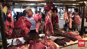 Daging Sapi Diburu H-1 Ramadan, Harga Tembus Rp140 Ribu per Kg