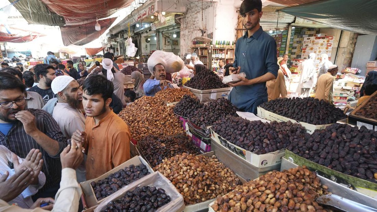 FOTO: Persiapan Menyambut Ramadan dari Penjuru Dunia