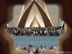 Bacaan Niat Sholat Tarawih Sendiri dan Berjamaah, Serta Tata Caranya