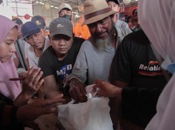 Sambut Ramadan, Relawan Sandi Uno Gelar Bazar Sembako Murah di Bekasi