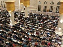 Salat Tarawih Perdana Masjid Zayed Solo Dipadati 20 Ribu Jamaah