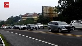 VIDEO: Dampak Gage, Tol Ciawi Hingga Simpang Gadog Macet 2 KM