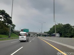 Lalin Tol Cikampek Lancar, Warga Ngaku Senang Bisa Nikmati Liburan