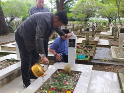 Tata Cara Ziarah Kubur Lengkap Bacaan Doanya