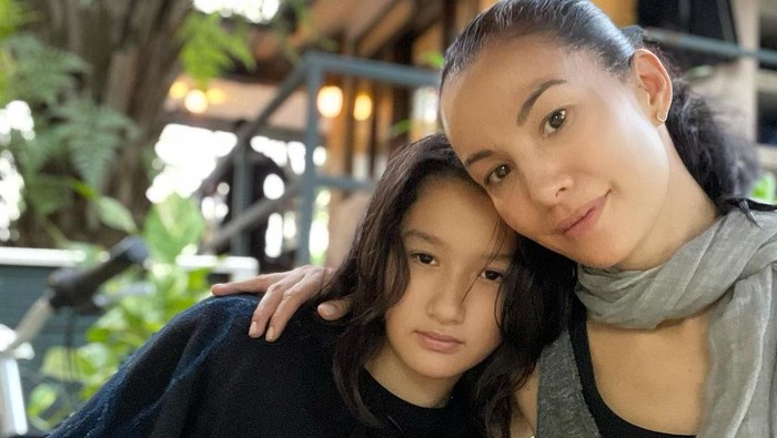 Alex anak Nadya Hutagalung