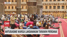 VIDEO: Antusias Warga Laksanakan Tarawih Perdana