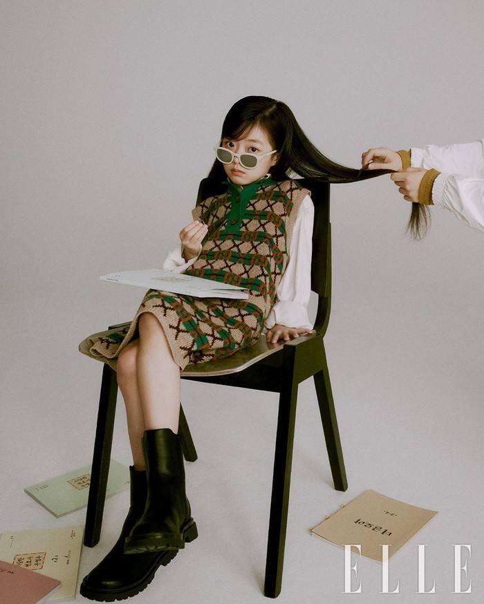 Pose dan style-nya tak kalah menawan dari aktris Korea, selain di The Glory ia juga aktif memainkan beberapa judul film dan drama populer, seperti Space Sweepers (2021), Extraordinary Attorney Woo (2022), dan Agency (2022)./ Foto: instagram.com/ellekorea