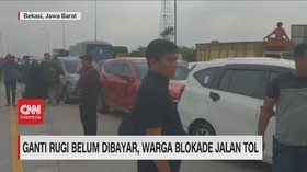 VIDEO: Ganti Rugi Belum Dibayar, Warga Blokade Jalan Tol