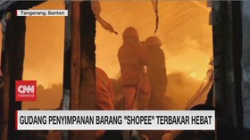 VIDEO: Gudang Logistik Sembako Terbakar, Stok Beras Aman