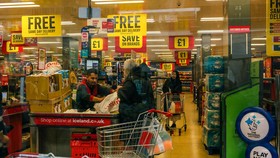 Contoh Announcement Text di Supermarket dan Terjemahannya