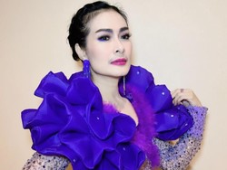 Iis Dahlia Sudah Centil dan Pakai Skincare Sejak SMA