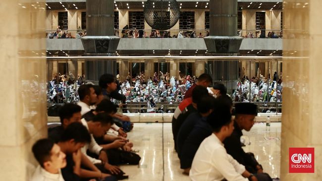 Sholat tarawih merupakan ibadah sunah yang dilakukan di bulan Ramadhan. Berikut tata cara sholat tarawih 11 rakaat lengkap dengan witir.