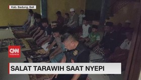 VIDEO: Salat Tarawih Saat Nyepi