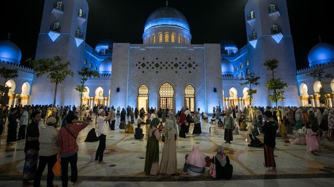 Sholat tarawih dan witir di bulan Ramadhan dapat dikerjakan sebanyak 11 rakaat. Berikut niat sholat tarawih dan witir 11 rakaat lengkap tata caranya.