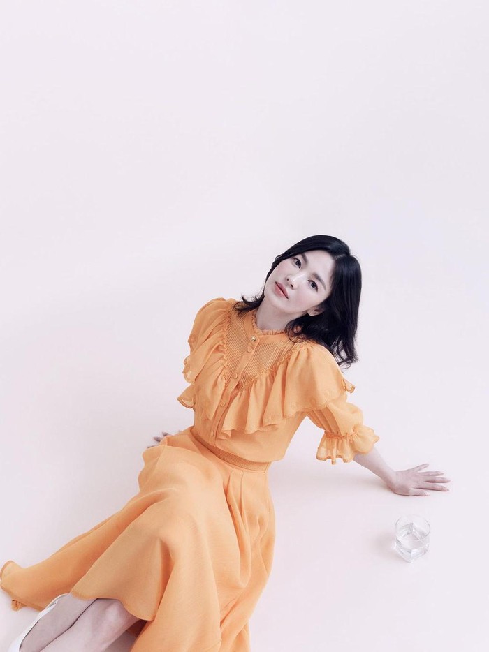 Song Hye Kyo kembali tampil untuk pemotretan bersama fashion brand asal Korea Selatan, 'MIICHA' baru-baru ini./ Foto: Hong Jang Hyun