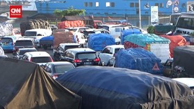 VIDEO: Pelabuhan ASDP Ketapang Dibuka, Antrian Kendaraan Mengular