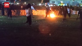 VIDEO: Sambut Bulan Ramadan, Santri Di Cirebon Gelar Tradisi Main Api