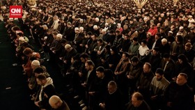 VIDEO: Warga Turki Salat Tarawih Perdana Di Masjid Hagia Sophia