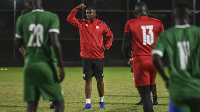 Menjelang pertandingan melawan Timnas Indonesia, pemain-pemain baru Burundi menjalani pelonco di hadapan senior-seniornya.