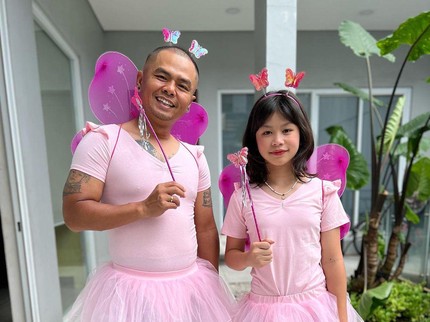 7 Potret Wendy Cagur & Putrinya, Momen Menggemaskan yang Jarang Tersorot