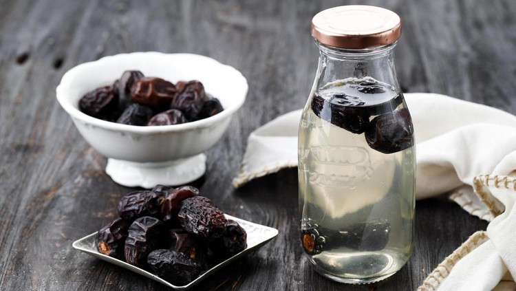 1389567163 Kurma Nabeez, Date Fruit Overnight Infused Water in a Bottle, Popular Healthy Drink during Ramadhan. Prophet Favorite Drink.