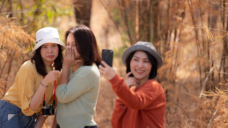 1439895436 Group of girls bullying gossip an asian young adult woman