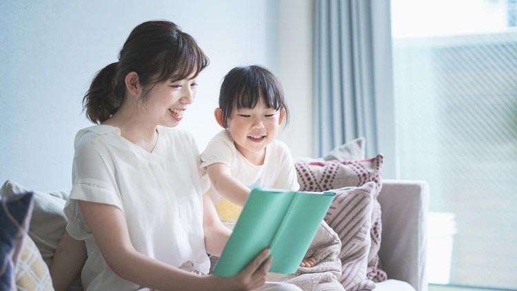 7 Cara Mengajarkan Anak Membaca Tanpa Mengeja, Bisa Gunakan Lagu dan Buku 7 Cara Mengajarkan Anak Membaca Tanpa Mengeja, Bisa Gunakan Lagu dan Buku