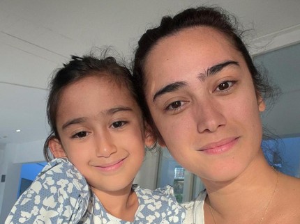 7 Potret Alexandra Gottardo & Putrinya yang Disebut Makin Mirip, Seperti Kakak-Adik