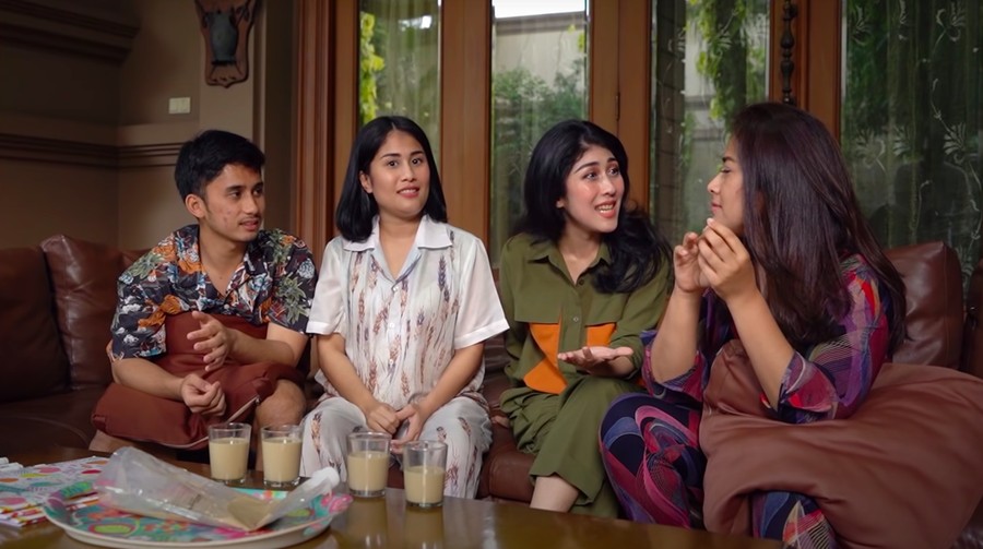 Alshad Ahmad dan kakak-kakaknya Alshad Ahmad dan kakak-kakaknya