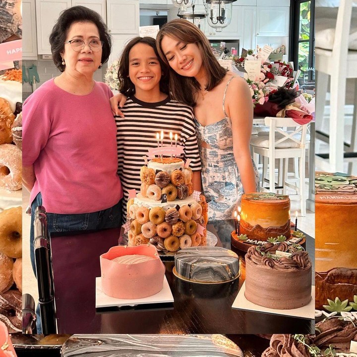 <p>Di hari bahagia itu, BCL juga didampingi oleh ibunda tercinta. Ketiganya berpose ketika BCL akan meniup lilin kue ulang tahun. <em>"Thank you for the cakes, the flowers, the gifts and all the wishes.."</em> tulis BCL dalam unggahan fotonya. (Foto: Instagram @bclsinclair)</p>