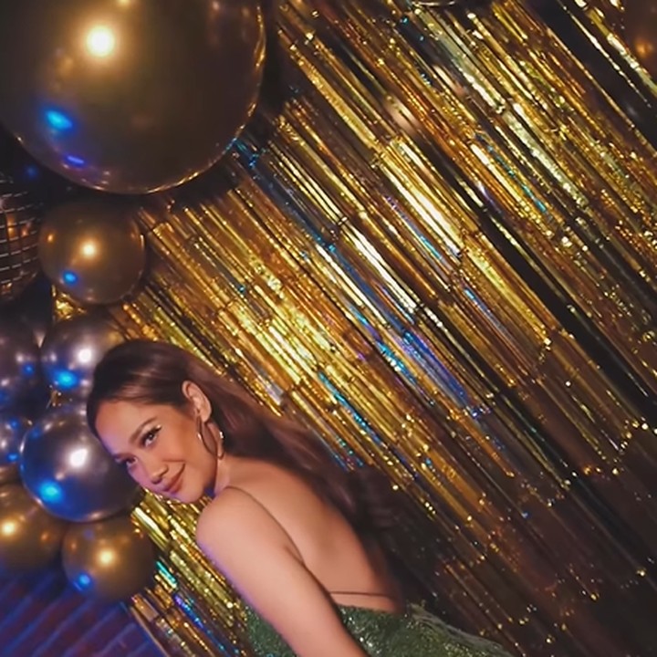 <p>Masih terlihat <em>flawless</em> di usia 40 tahun, penampilan BCL tak pernah gagal menuai pujian dari publik. <em>"40 but still looks like 20,"</em> kata akun @ramaa****** <em>"40th lhoooo.. kitaaa yg masih kepala 3 gimana niii body goalnya,</em>" komentar akun @bilqisg****** (Foto: Instagram @bclsinclair)</p>