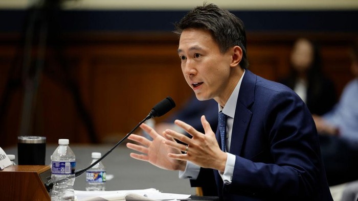 WASHINGTON, DC - MARCH 23: TikTok CEO Shou Zi Chew testifies before the House Energy and Commerce Committee in the Rayburn House Office Building on Capitol Hill on March 23, 2023 in Washington, DC. The hearing was a rare opportunity for lawmakers to question the leader of the short-form social media video app about the company's relationship with its Chinese owner, ByteDance, and how they handle users' sensitive personal data. Some local, state, and federal government agencies have been banning the use of TikTok by employees, citing concerns about national security.  (Photo by Chip Somodevilla/Getty Images)