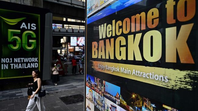 Industri hotel dan maskapai penerbangan Thailand mulai khawatir dengan pembatalan massal dari rombongan turis China untuk liburan Tahun Baru Imlek nanti.