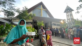 Gereja di Semarang Ikut Bagi Nasi Buka Bersama untuk Warga