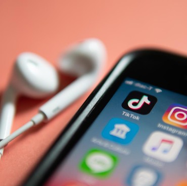 Lirik Lagu Sekecewa Itu Versi Kop Sekop Sekop