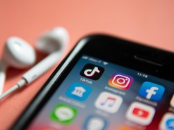 Lirik Lagu Proyek Gede - Istri Jro Rufix yang Viral di TikTok dan Terjemahan