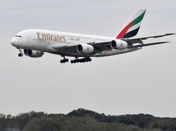 Sejarah! Pesawat Terbesar Dunia A380-800 Sukses Mendarat di Bali