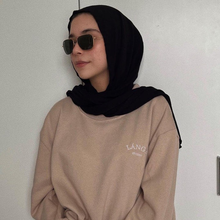 <p>Saat kabar Isabel menyanyikan ost film ini diumumkan sang ibunda melalui media sosial Instagram, Isabel mendapat banyak dukungan, lho. "<em>Masya Allah</em> suara ny bgs bgt, lembut jg seperti mamah nya @ayukhadijahazhari," kata akun @nyon****. (Foto: Instagram @isabel.azhari)<br /><br /><br /></p>