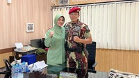 <p>Potret kemesraan Juliana Moechta dan Nur Wahyudi juga sering dibanjiri komentar netizen. Mereka turut bahagia melihat keduanya. "<em>Seneng bgt liat pasangan ini. Dr wjh keduanya kliatan org2 tulus. Smg klg nya bahagia trs dan awet Aamiin,"</em> kata akun @susan*** (Foto: Instagram @julianamoechtar)</p>