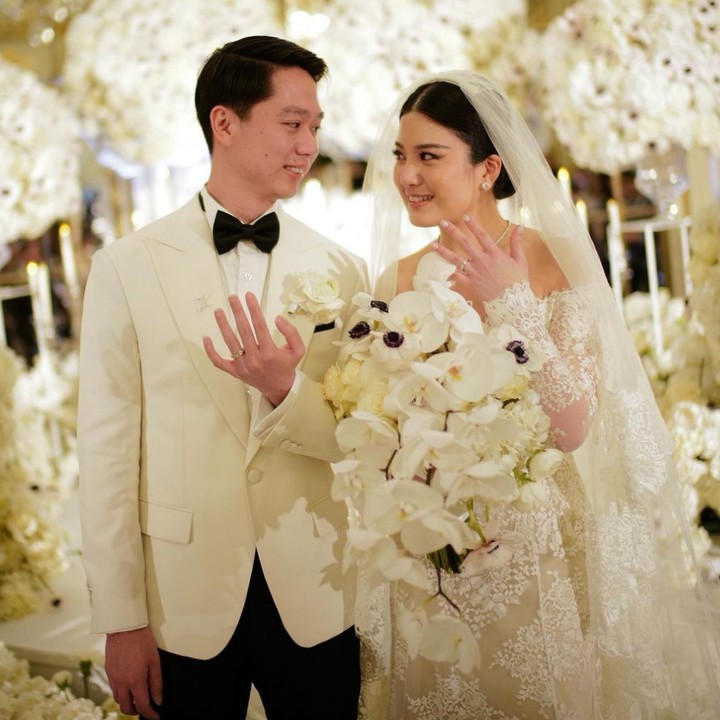 <p>Valencia Tanoesoedibjo resmi menikah dengan pebulu tangkis Kevin Sanjaya Sukamuljo. Keduanya mengikat janji pernikahan pada Kamis, 23 Maret 2023. (Foto: Instagram/@morden.co)</p>