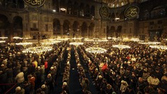 FOTO: Khusyuk Sholat Tarawih Puasa Pertama di Hagia Sophia