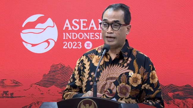 Menhub Budi Karya Sumadi mengatakan pemerintah memberikan diskon landing fee ke maskapai sehingga Kertajati-Bali bisa Rp600 ribu, lebih murah jika dari Soetta.