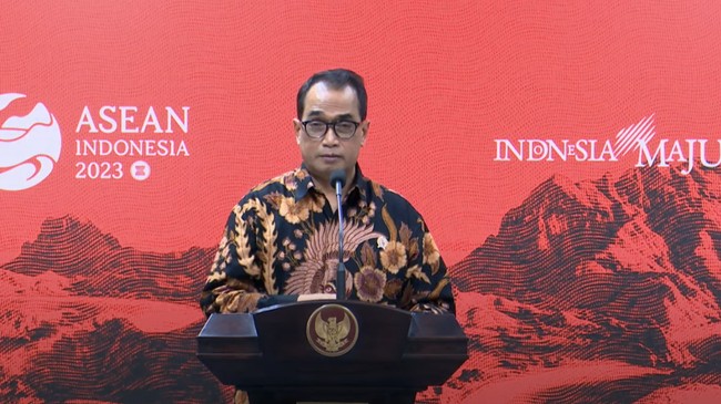 Menteri Perhubungan Budi Karya Sumadi akan menerbitkan izin operasional untuk Kereta Cepat Jakarta-Bandung (KCJB) paling lambat 1 Oktober 2023.
