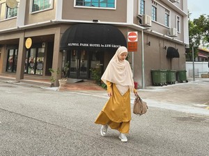 img-title Ide Gaya Hijab Syari ala Selebriti Buat Acara Bukber Ramadan