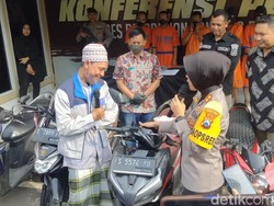 4 Pelaku Curanmor di Surabaya Dibekuk, Polisi Kembalikan Motor Korban